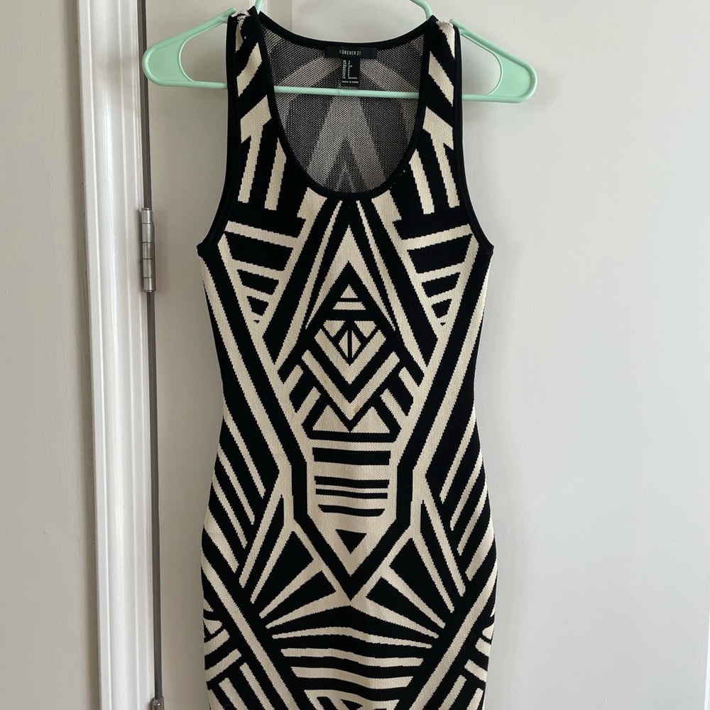 Black and white geo bodycon dress